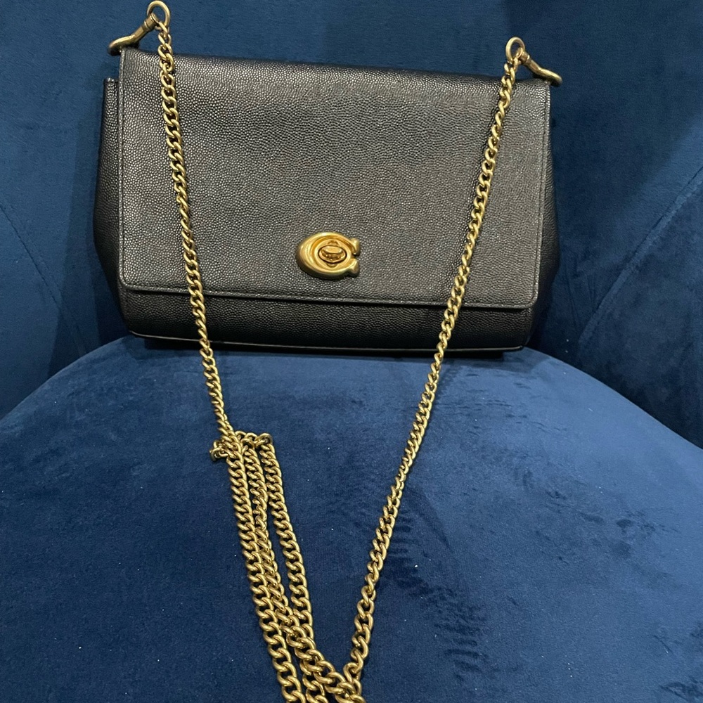 Coach Alexa Turnlock Clutch in Smooth Leather in Black/gold